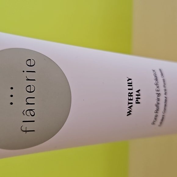 NWT Flanerie Water Lily PHA pore refining exfoliator, 45ml/1.52 fl oz - Picture 1 of 8